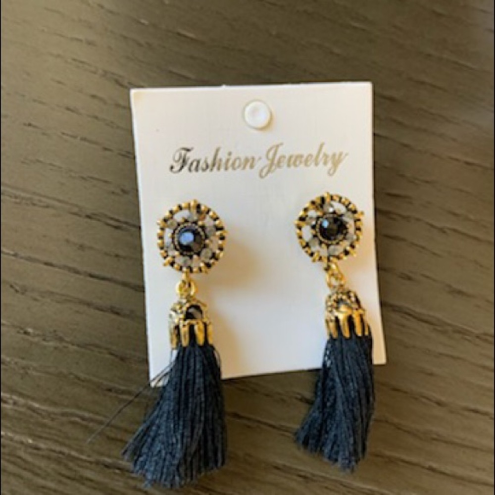 Earring - Picture 3 of 3